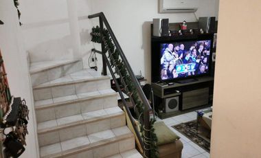 En venta casa de 4 dormitorios en Urb. La Joya.