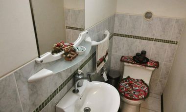 En venta casa de 4 dormitorios en Urb. La Joya.