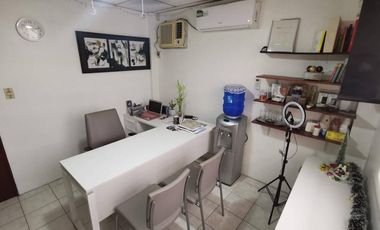 En venta casa de 4 dormitorios en Urb. La Joya.