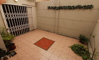 En venta casa de 4 dormitorios en Urb. La Joya.