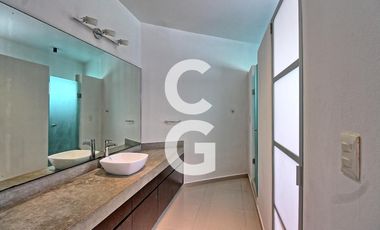 Casa en Venta en Cancun en Residencial Lagos del Sol con Alberca y Jardín