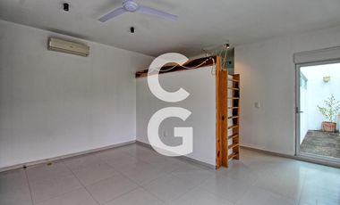 Casa en Venta en Cancun en Residencial Lagos del Sol con Alberca y Jardín