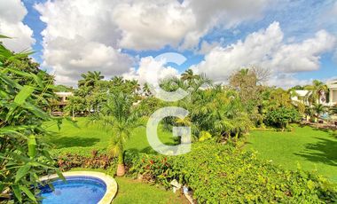 Casa en Venta en Cancun en Residencial Lagos del Sol con Alberca y Jardín