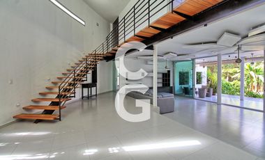 Casa en Venta en Cancun en Residencial Lagos del Sol con Alberca y Jardín