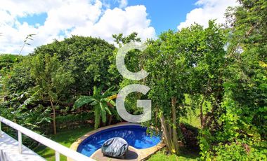 Casa en Venta en Cancun en Residencial Lagos del Sol con Alberca y Jardín