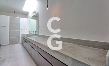 Casa en Venta en Cancun en Residencial Lagos del Sol con Alberca y Jardín