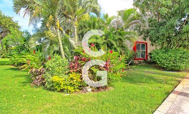 Casa en Venta en Cancun en Residencial Lagos del Sol con Alberca y Jardín