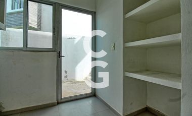 Casa en Venta en Cancun en Residencial Lagos del Sol con Alberca y Jardín