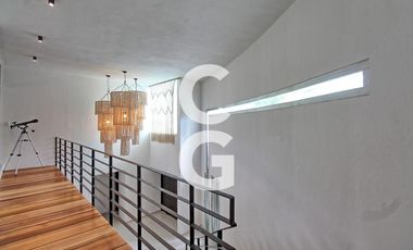 Casa en Venta en Cancun en Residencial Lagos del Sol con Alberca y Jardín