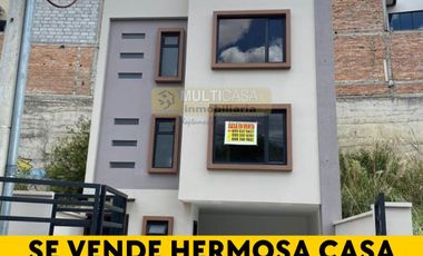 De Venta Casa Comercial De Dos Departamentos Y Un Local Comercial En Cuenca Ecuador