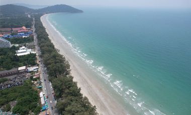 Peaceful condo for Sale, Serene Beachside Living at its finest! 58 sqm. 1 Bed 1 Bath with balcony Full Furniture. Price at 1,995,000 THB. (Thai quota