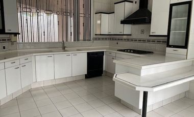 CASA  VENTA BUGAMBILIAS  OPORTUNIDAD ZAPOPAN JAL.