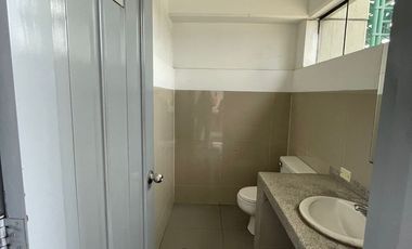 VENTA O ALQUILER DE OFICINA COMERCIAL EN AV. PRINCIPAL, SANTA CATALINA