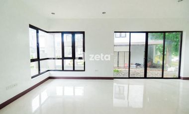 End Fairway Unit for Rent in The Grove