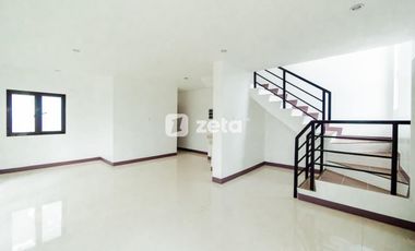 End Fairway Unit for Rent in The Grove