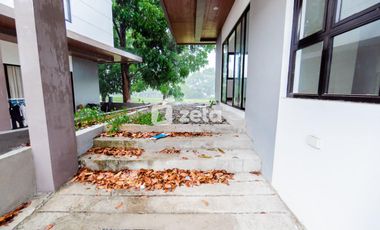 End Fairway Unit for Rent in The Grove