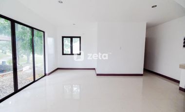 End Fairway Unit for Rent in The Grove