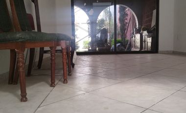 Casa en venta en la colonia Atlanta muy amplia, jardín y cisterna.