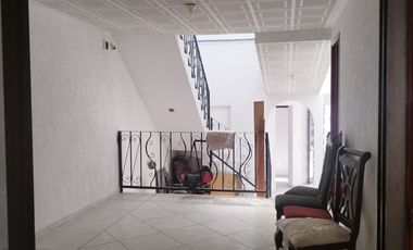 Casa en venta en la colonia Atlanta muy amplia, jardín y cisterna.