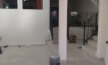Casa en venta en la colonia Atlanta muy amplia, jardín y cisterna.