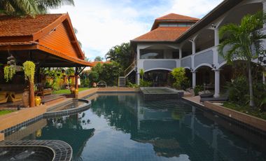 Luxurious and spacious Villa in the heart of Jomtien with large land