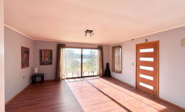 Se vende casa con vista a laguna y Club de Golf Huinganal, Limache