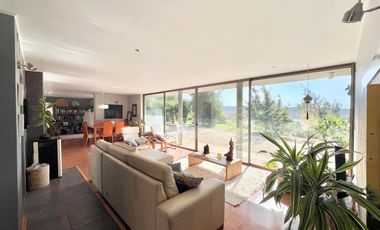 Se vende casa con vista a laguna y Club de Golf Huinganal, Limache
