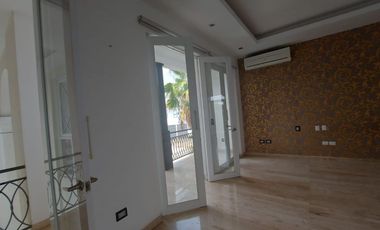 Samborondon, Renta de Hermosa Casa 4 dormitorios con Piscina