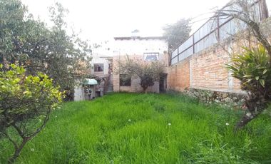 CASA DE TRES DEPARTAMENTOS Y AREA VERDE EN VENTA, EN EL CENTRO DE LA CIUDAD SECTOR UNIVERSIDAD CATOLICA
