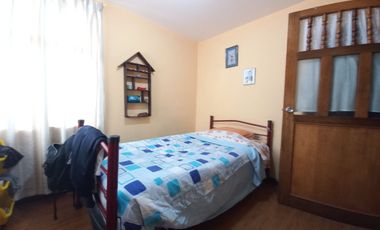 CASA DE TRES DEPARTAMENTOS Y AREA VERDE EN VENTA, EN EL CENTRO DE LA CIUDAD SECTOR UNIVERSIDAD CATOLICA