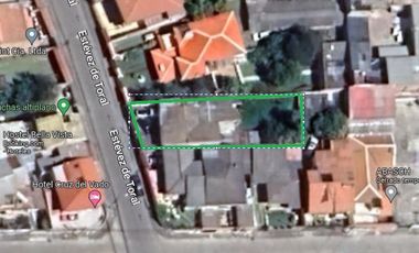 CASA DE TRES DEPARTAMENTOS Y AREA VERDE EN VENTA, EN EL CENTRO DE LA CIUDAD SECTOR UNIVERSIDAD CATOLICA