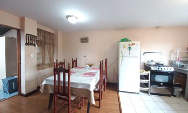 CASA DE TRES DEPARTAMENTOS Y AREA VERDE EN VENTA, EN EL CENTRO DE LA CIUDAD SECTOR UNIVERSIDAD CATOLICA
