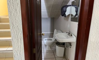 CASA A 2 CUADRAS DE AV. LOPEZ MATEOS EN ESQUINA