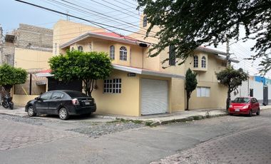 CASA A 2 CUADRAS DE AV. LOPEZ MATEOS EN ESQUINA