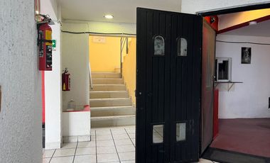 CASA A 2 CUADRAS DE AV. LOPEZ MATEOS EN ESQUINA