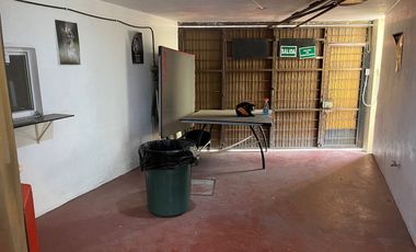 CASA A 2 CUADRAS DE AV. LOPEZ MATEOS EN ESQUINA