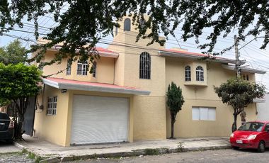 CASA A 2 CUADRAS DE AV. LOPEZ MATEOS EN ESQUINA