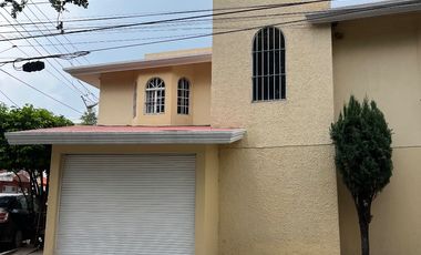 CASA A 2 CUADRAS DE AV. LOPEZ MATEOS EN ESQUINA