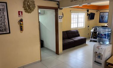 CASA A 2 CUADRAS DE AV. LOPEZ MATEOS EN ESQUINA