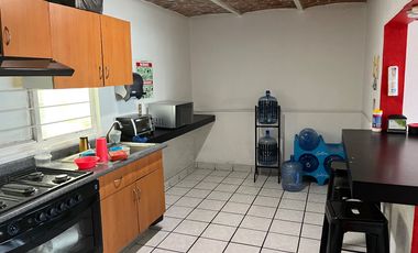 CASA A 2 CUADRAS DE AV. LOPEZ MATEOS EN ESQUINA