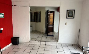 CASA A 2 CUADRAS DE AV. LOPEZ MATEOS EN ESQUINA