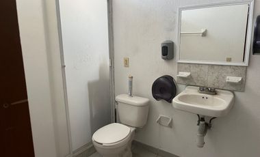 CASA A 2 CUADRAS DE AV. LOPEZ MATEOS EN ESQUINA