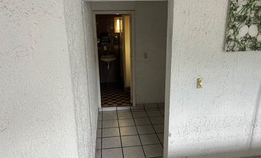 CASA A 2 CUADRAS DE AV. LOPEZ MATEOS EN ESQUINA