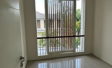Rumah Baru Gress, Siap Huni di Greenlake, Citraland, Surabaya