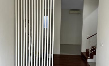 Rumah Baru Gress, Siap Huni di Greenlake, Citraland, Surabaya