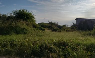 Terreno de venta en Av León Febres Cordero