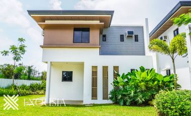 5 BEDROOM SINGLE ATTACHED UNIT LOCATED IN THE VILLAGES AT LIPA