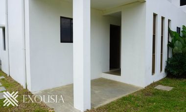 5 BEDROOM SINGLE ATTACHED UNIT LOCATED IN THE VILLAGES AT LIPA
