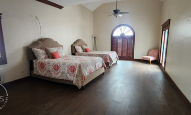 En VENTA Residencia Fraccionamiento Hacienda de la Paloma