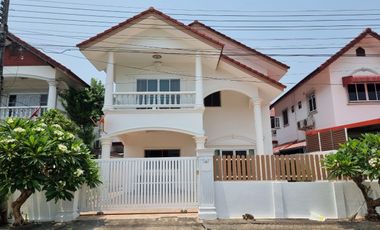 For sale / rent: two-story detached house